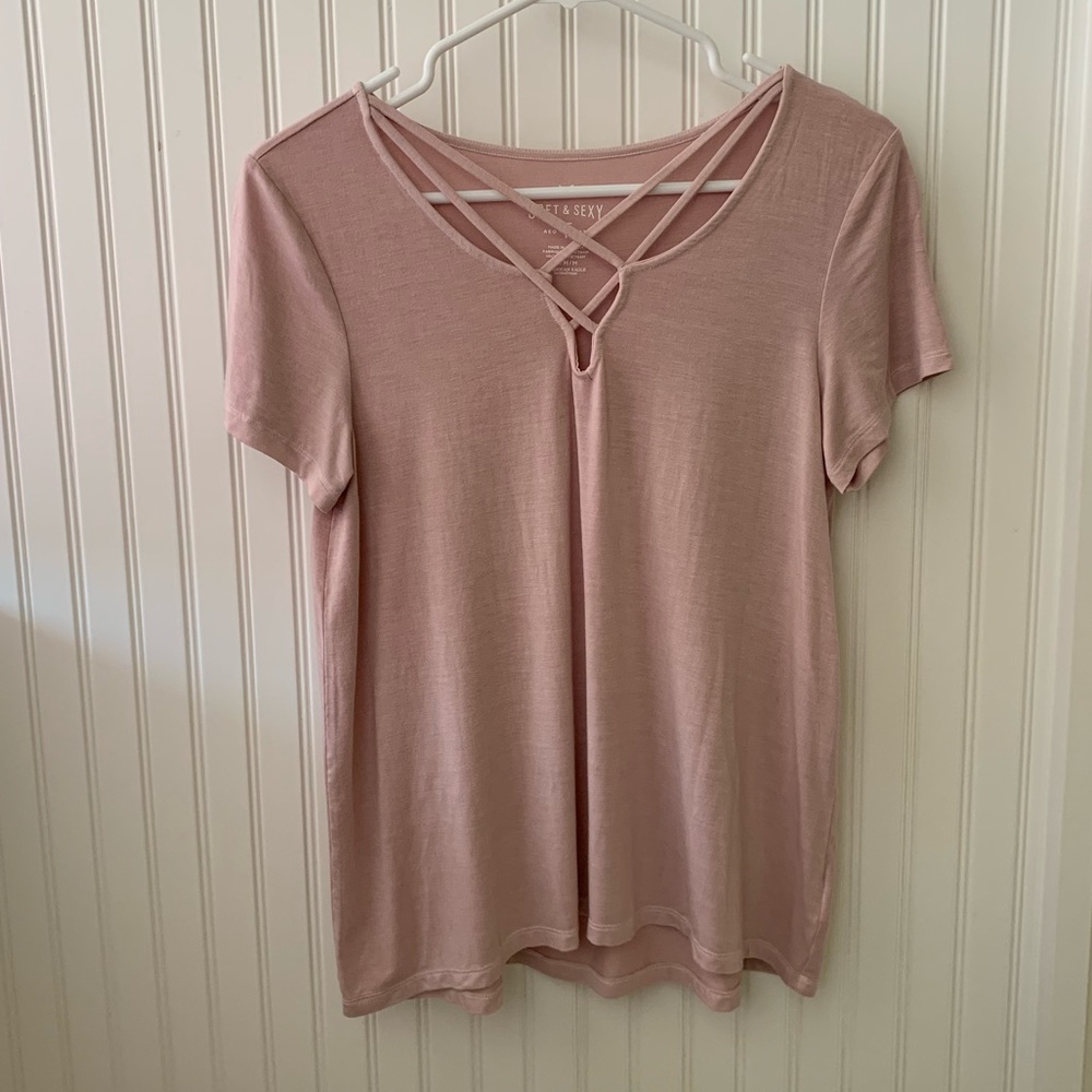 🐝 3/$20!! AE soft & sexy top!